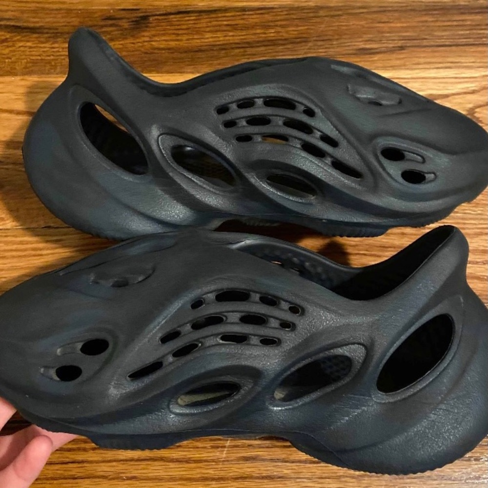 Yeezy Foam Runner Size 5 (6.5 in W) Mineral Blue